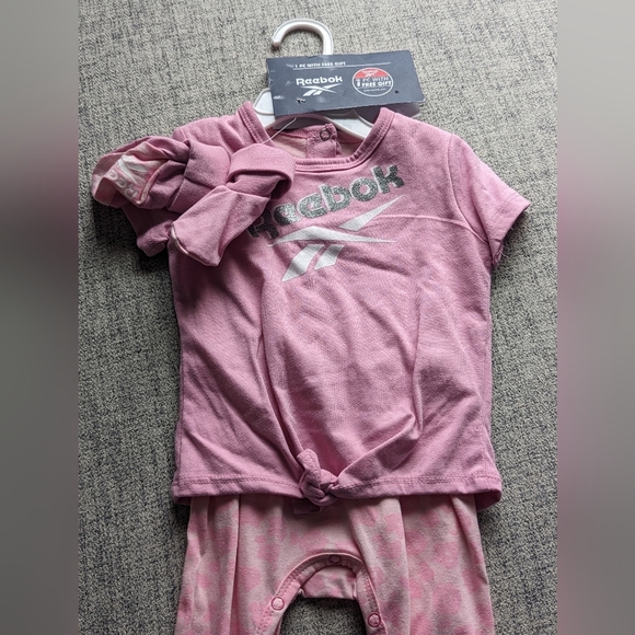 Reebok Little Girls Set with matching Socks - Picture 1 of 13